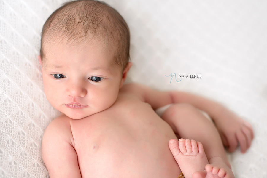 chicago newborn portraiture awake shots 