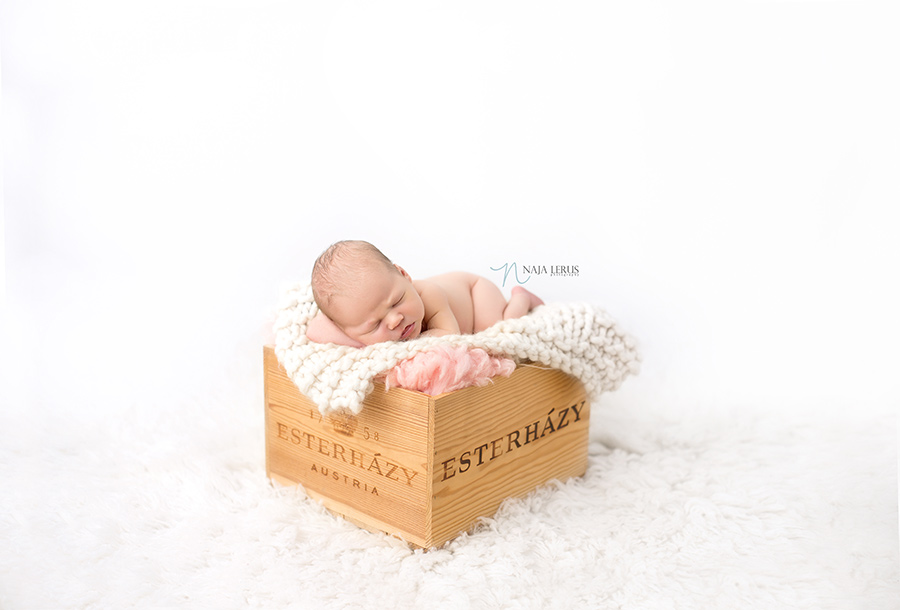 newborn-baby-girl-pictures-01