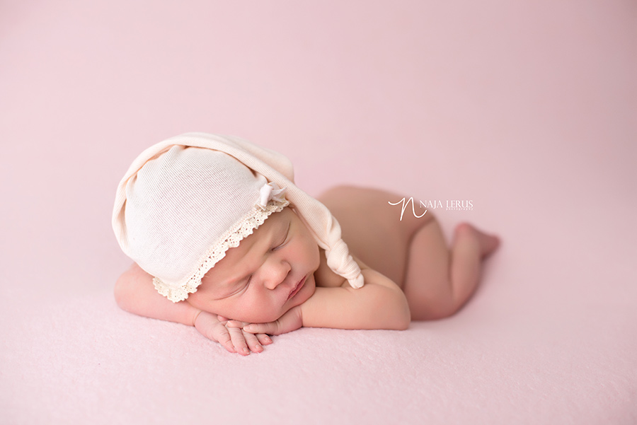 newborn-baby-girl-pictures-chicago-02